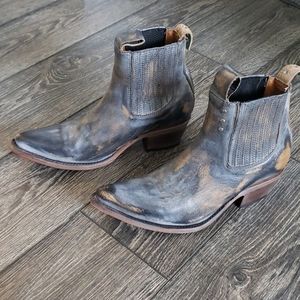 Freebird Faith size 7, but fits like a 8